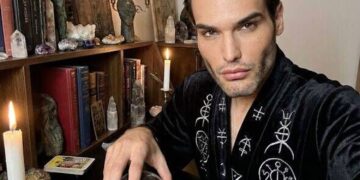 ‘Levende Nostradamus’ Athos Salomé voorspelt wereldwijde onrust in het aankomende jaar