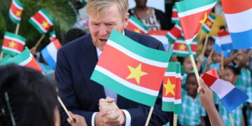 Koning Willem-Alexander vergeven voor slavernijverleden tijdens bezoek aan Suriname