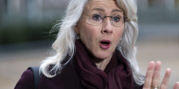 Mona Keijzer en Youp van ’t Hek hebben felle botsing op televisie