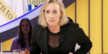 Eva Jinek schaart zich achter Antoinnette Scheulderman in strijd tegen Johan Derksen