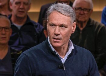 Marco van Basten legt door gezondheidsredenen per direct alle werkzaamheden neer