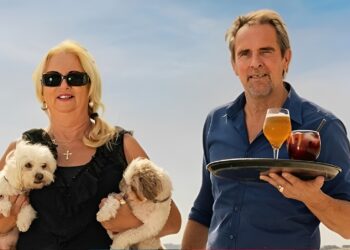 Hugo Borst haalt hard uit naar man van Monique Hansler: “Hij laat zich compleet wegcijferen”