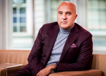 John van den Heuvel slaat weer de plank mis met uitlatingen over verloofde Sylvia Geersen