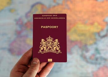 Nederlandse staat grijpt hard in: 90 paspoorten afgepakt