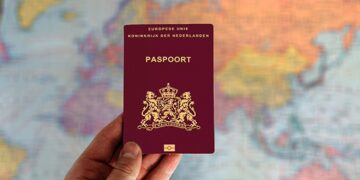 Nederlandse staat grijpt hard in: 90 paspoorten afgepakt