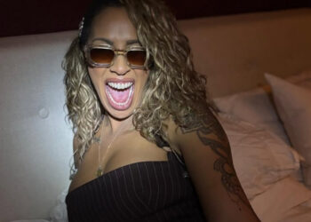 Glennis Grace betast tijdens optreden: was het echt een oude opa?