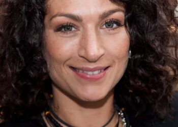 Zorgen om Eva van de Wijdeven: geruchten over dakloosheid en rondzwerven in Apeldoorn