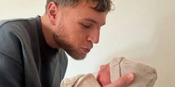 Freek deelt hartverwarmende update: zo geniet hij van het leven met Suzan & baby Sef