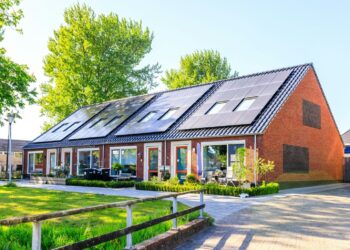 ‘Kabinet deelt genadeklap uit aan iedereen met zonnepanelen – Duurder uit dan zonder’