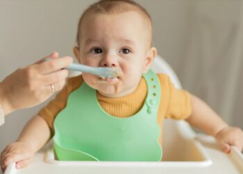 Pas op: GGD-onderzoek toont aan dat de meeste babypap in supermarkten verborgen gevaren bevat