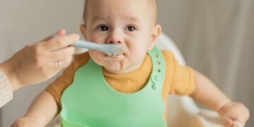 Pas op: GGD-onderzoek toont aan dat de meeste babypap in supermarkten verborgen gevaren bevat