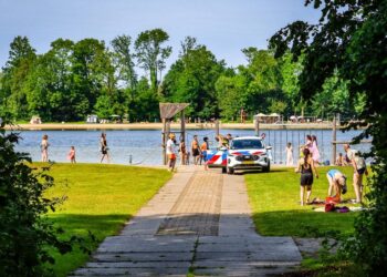 Minderjarige jongen overleden, werd uit het water gehaald bij Maarsseveense Plassen