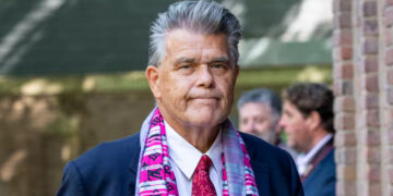 Emile Ratelband geeft na wekenlange zorgen eindelijk teken van leven, maar zijn boodschap roept vragen op