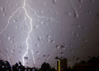 Bizar: heel Nederland krijgt te maken met noodweer en hier gaat het straks keihard los