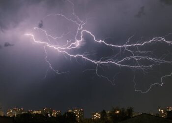 Bizar: heel Nederland krijgt te maken met noodweer en hier gaat het straks keihard los
