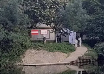 16-jarige gearresteerd na vondst van overleden kind met handdoek om de nek