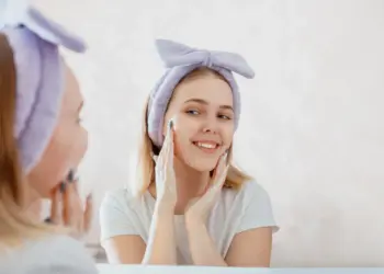 Dermatologen slaan alarm om skincare-trend van jonge meiden