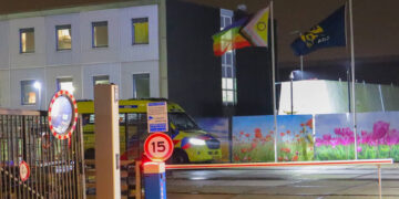 Schokkende steekpartij bij asielboot in Zaandam: twee mensen ernstig gewond