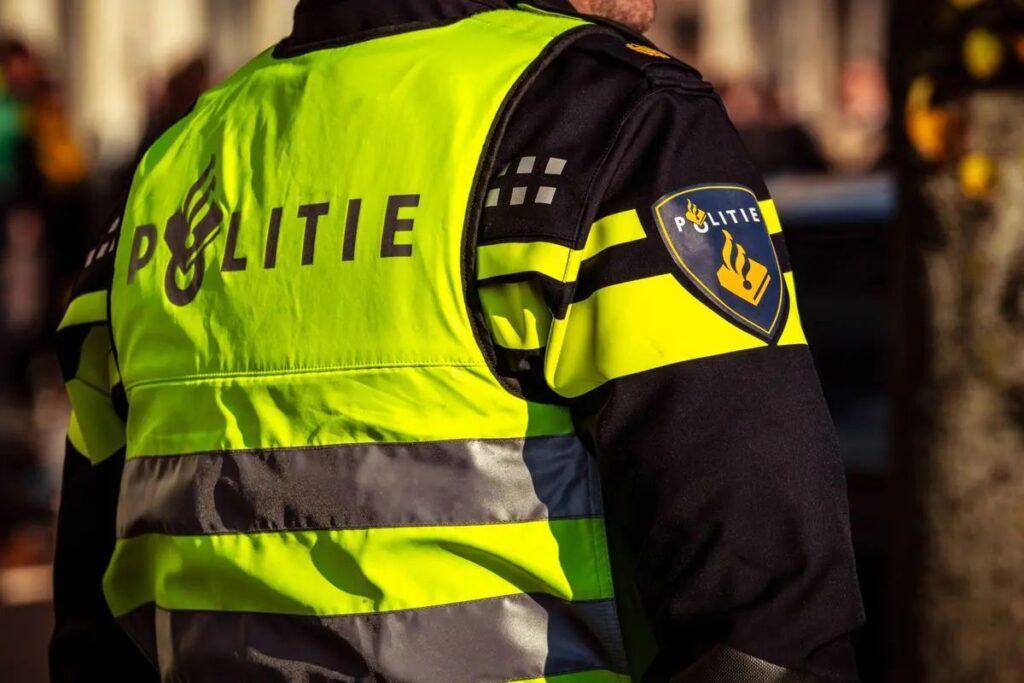 Nachtelijk drama in rustige straat: hulpdiensten met spoed naar woning