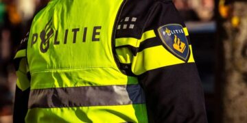 Nachtelijk drama in rustige straat: hulpdiensten met spoed naar woning