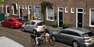 Schokkende beelden: moeder filmt het moment waarop haar zoon vol geraakt wordt door bliksem