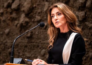 Wat er binnen de VVD gebeurt, zet Yesilgöz flink onder druk
