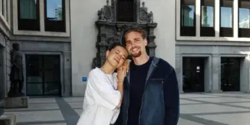 Jade Anna van Vliet en Kenneth Taylor delen het mooiste nieuws en hun woorden zeggen alles: ‘Hart is vol’