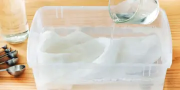 Gooi dit bij de witte was en je kleding wordt witter dan ooit, ZONDER bleek te gebruiken (supertip)