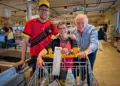 Sherley krijgt één minuut gratis winkelen bij Jumbo en doet iets wat niemand zag aankomen