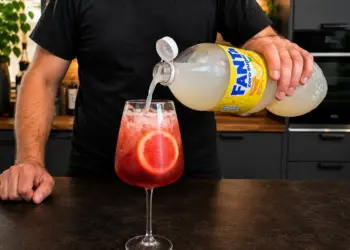 Iedereen heeft het over dit Spaanse zomerdrankje, en je hebt maar 2 ingrediënten nodig!