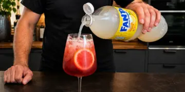 Iedereen heeft het over dit Spaanse zomerdrankje, en je hebt maar 2 ingrediënten nodig!