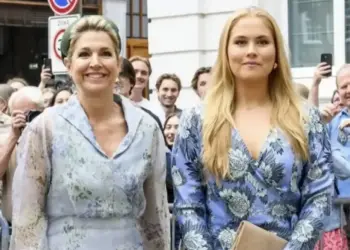 Journalist zoomt in op ketting Amalia en ontdekt een wel heel opvallende naam