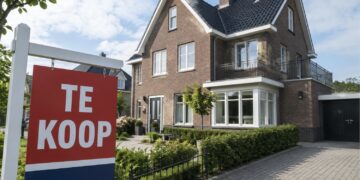 Een huis kopen? Dit bedrag moet je tegenwoordig écht achter de hand hebben
