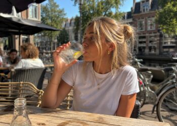 Bij extreme hitte grijpen veel mensen naar water… maar dat is niet altijd de beste keuze