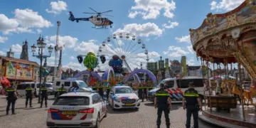 Massale politie inzet na heftige confrontatie nieuwkomers met lokale groep op Kermis
