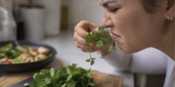 De één is dol op koriander en de ander proeft zeepsop: dit zit erachter