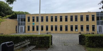 School Almere halsoverkop dicht na acute dreiging: ouders zitten in doodsangst en niemand zegt wat er speelt