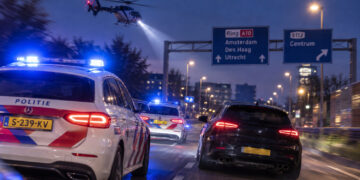 Bestuurder vlucht met bizarre snelheid voor politie en eindigt op wel héél opvallende plek