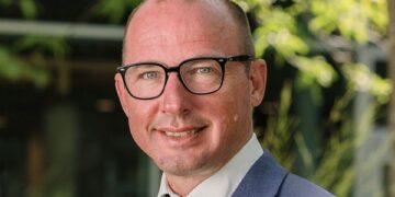 Wie het cv van de nieuwe COA-baas bekijkt, ziet één opvallend detail