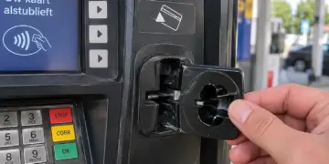Pas op bij tankstations: nieuwe skimmingtruc kan je duizenden euro’s kosten