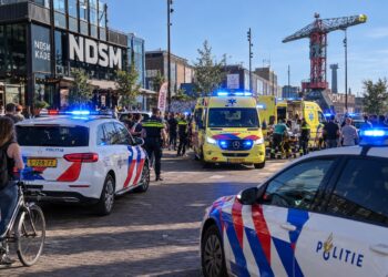 Persoon op klaarlichte dag neergeschoten op terras
