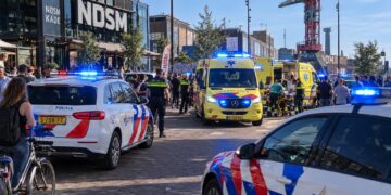 Persoon op klaarlichte dag neergeschoten op terras