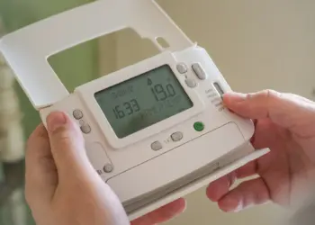 Vanaf deze buitentemperatuur moet je de verwarming weer hoger zetten