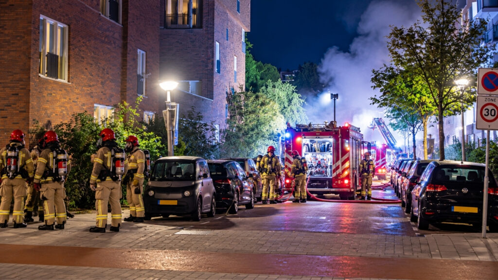 Grote brand in parkeergarage: bewoners van zeker 55 woningen geëvacueerd