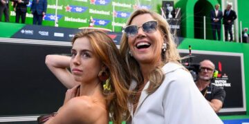 Zo hebben we koningin Máxima en prinses Alexia nog niet vaak gezien